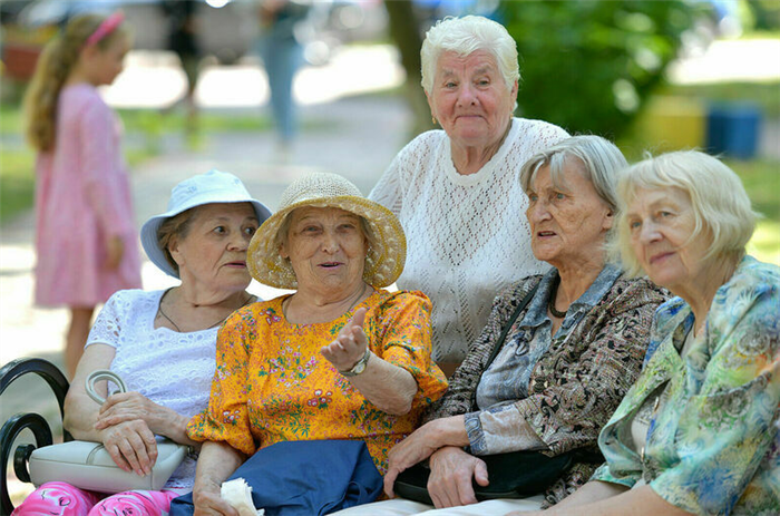 Какая доплата к пенсии положена после достижения 80 лет