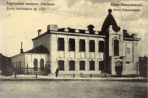 Театр кукол рядом с домом на ул. Ленина, 22