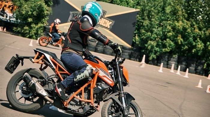 Что включает в себя обучение для получения прав на мощный мотоцикл?