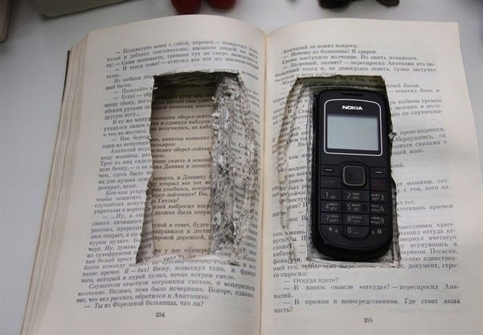 Что стоит учитывать при скрытии телефона в военной части