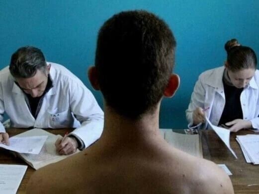 Какие симптомы варикоцеле могут стать основанием для отсрочки от службы?