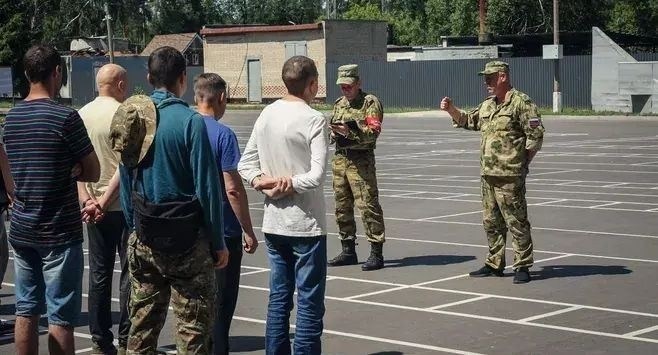 Подписан закон о возможности призыва осуждённых на службу по контракту