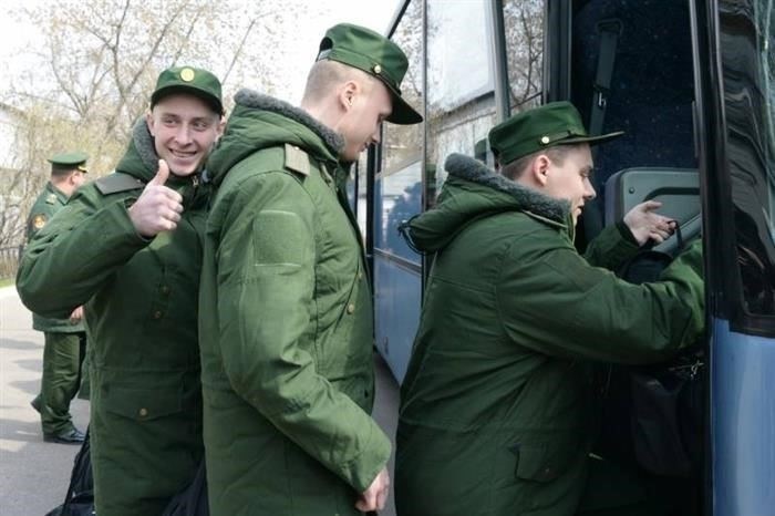 Анализ несогласия Министерства обороны с двухлетним сроком службы в армии