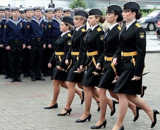 С какими проблемами женщины могут столкнуться на службе в армии